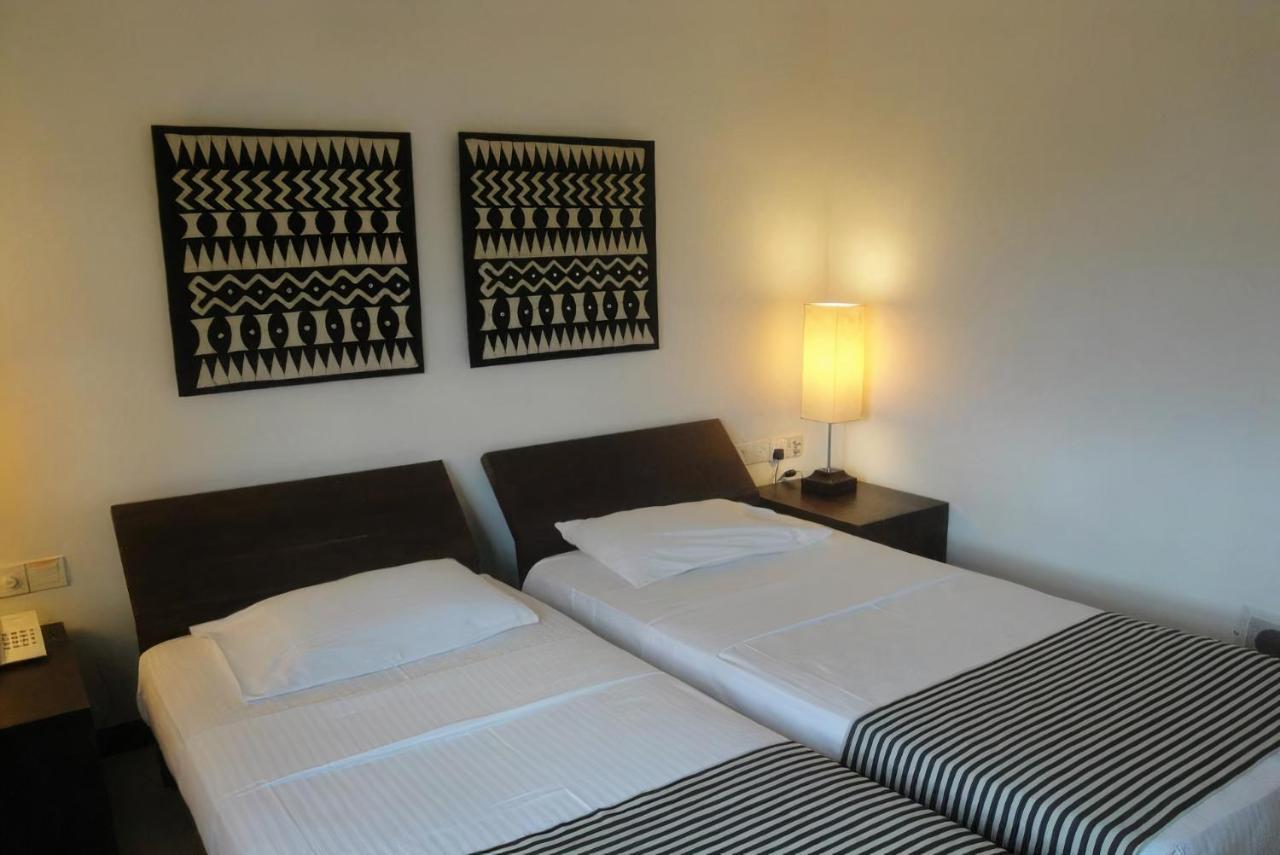 Goldi Sands Hotel Negombo Exterior foto