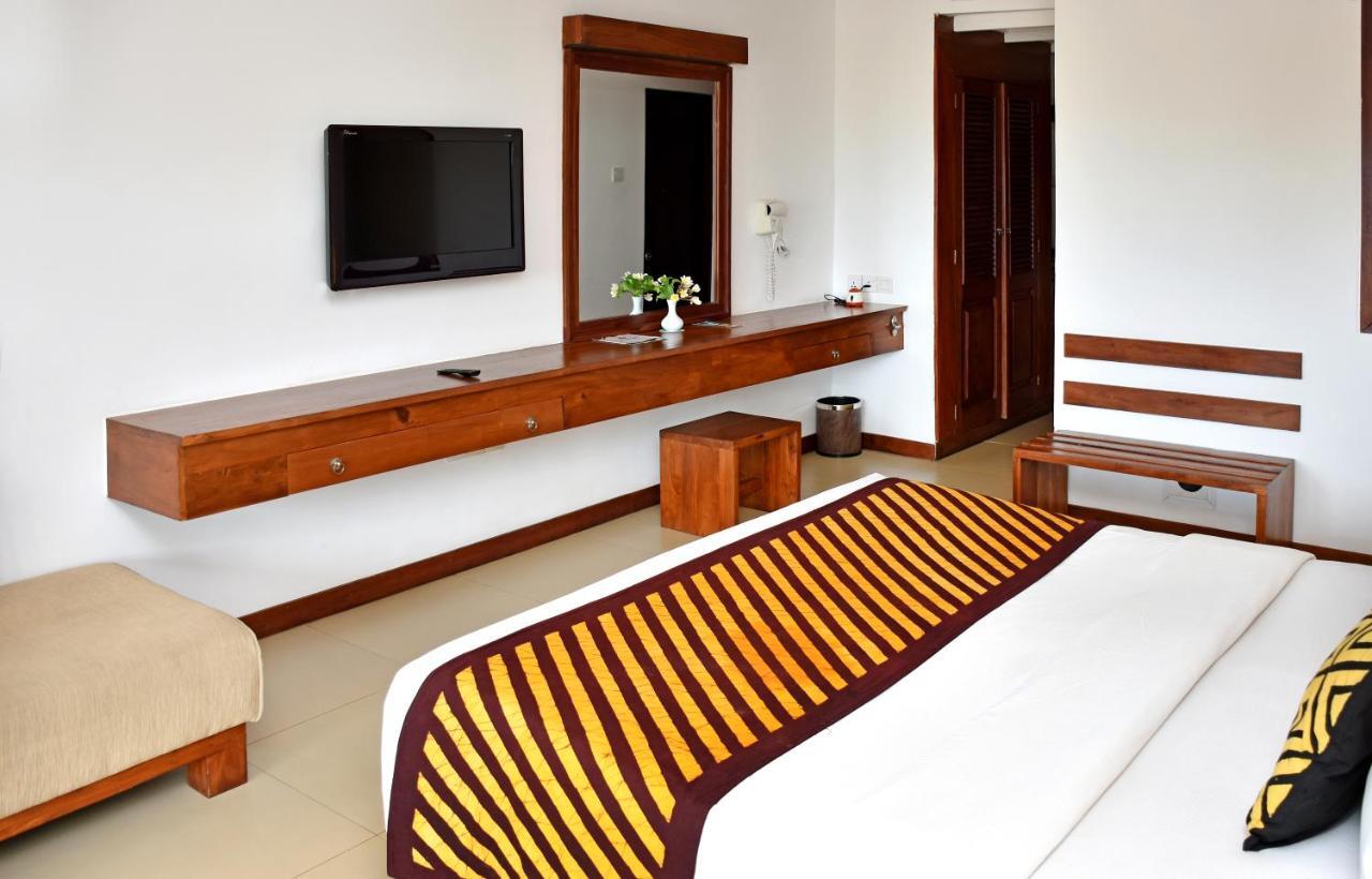 Goldi Sands Hotel Negombo Exterior foto